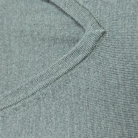 Jos A Bank Signature 100% Merino Wool V Neck Pullover Sweater - Picture 2 of 5
